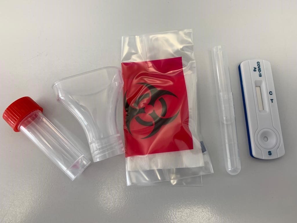 PCR-und-Antigentest-Foto-rotated.jpg